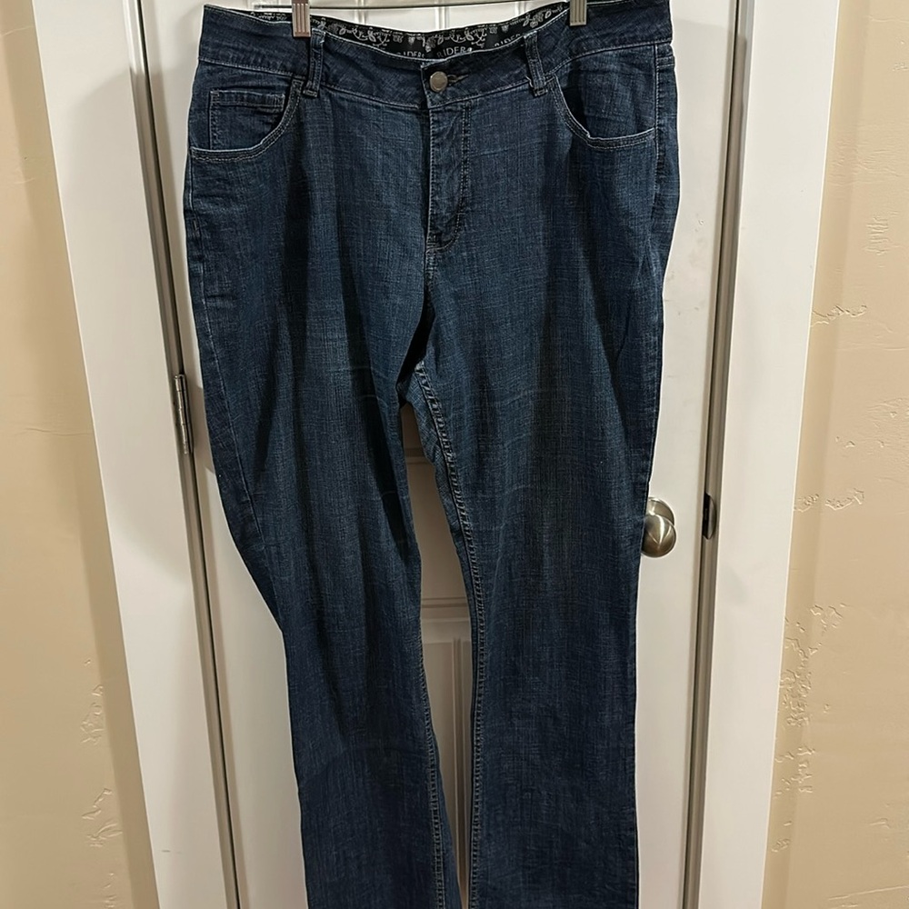 Riders by Lee size 18 wide great condition straight leg w/slight flare at bottom